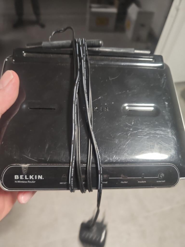 Een wifi-router (type “N Wireless Router), Ophalen
