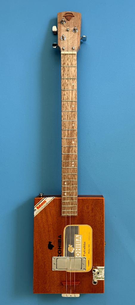 Guitare Cigar Box - NOUVEAUTÉ - TOP, Musique & Instruments, Instruments à corde | Guitares | Acoustiques, Neuf, Autres types, Enlèvement ou Envoi