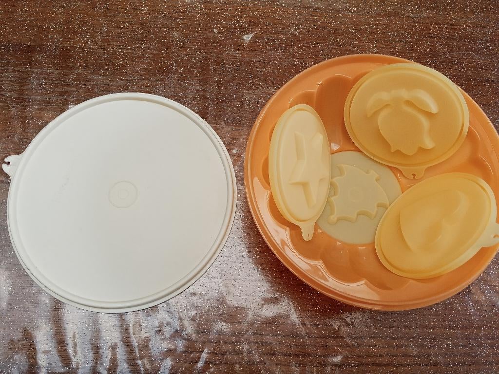 Ensemble Tupperware moules a charlotte + plateau, Enlèvement, Comme neuf, Orange