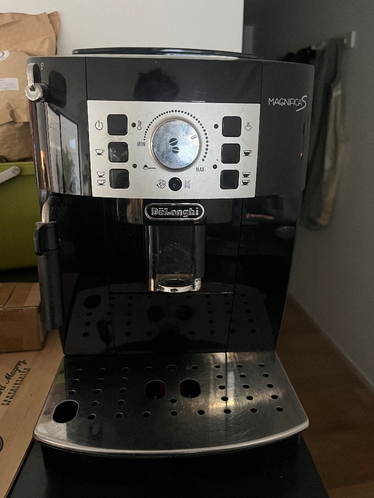 Machine à café Delonghi Magnifica Noir, Ophalen, Gebruikt, Koffiemachine, Koffiebonen
