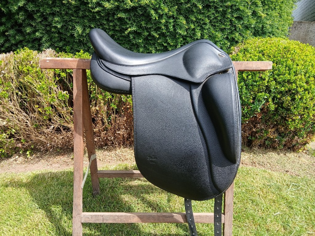 Nieuw 17.5 inch Eques Sella Plus zadel, Dieren en Toebehoren, Paarden en Pony's | Zadels, Ophalen, Nieuw, Dressuur