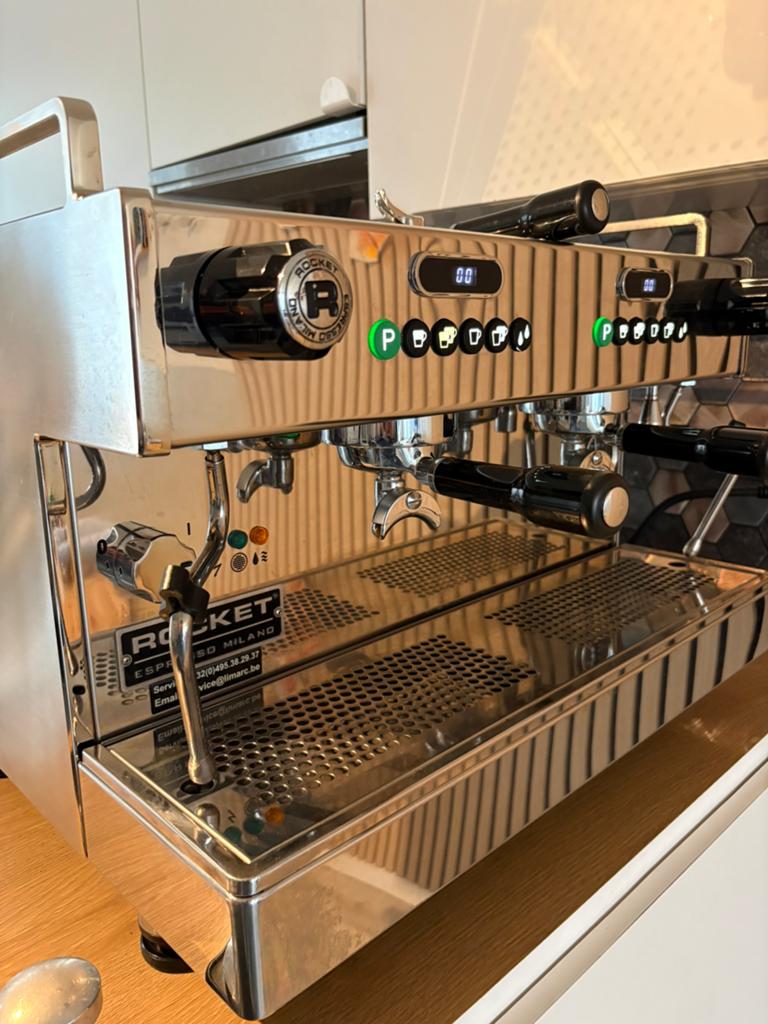 Rocket Boxer 2 groeps koffiemachine als nieuw, Elektronische apparatuur, Koffiezetapparaten, Ophalen, Zo goed als nieuw, Koffiemachine