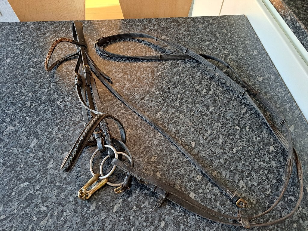 verschillende lederen hoofdstellen voor een paard, Dieren en Toebehoren, Ophalen, Gebruikt