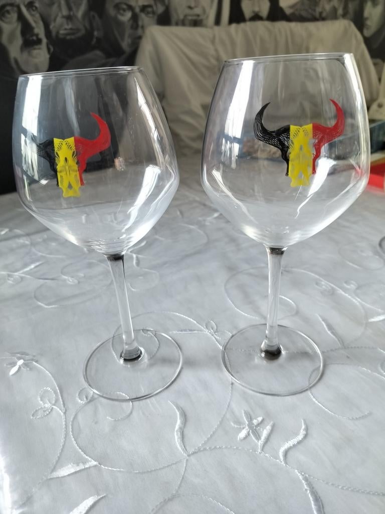 2 glazen Buffel gin, Enlèvement ou Envoi