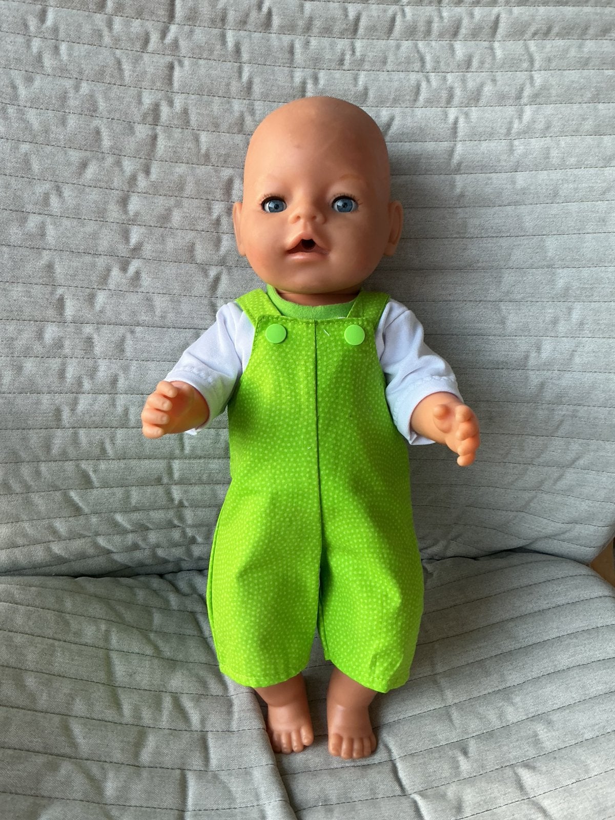 189. Babyborn: Nieuwe groene salopette met wittent-shirt, Ophalen of Verzenden, Nieuw, Babypop