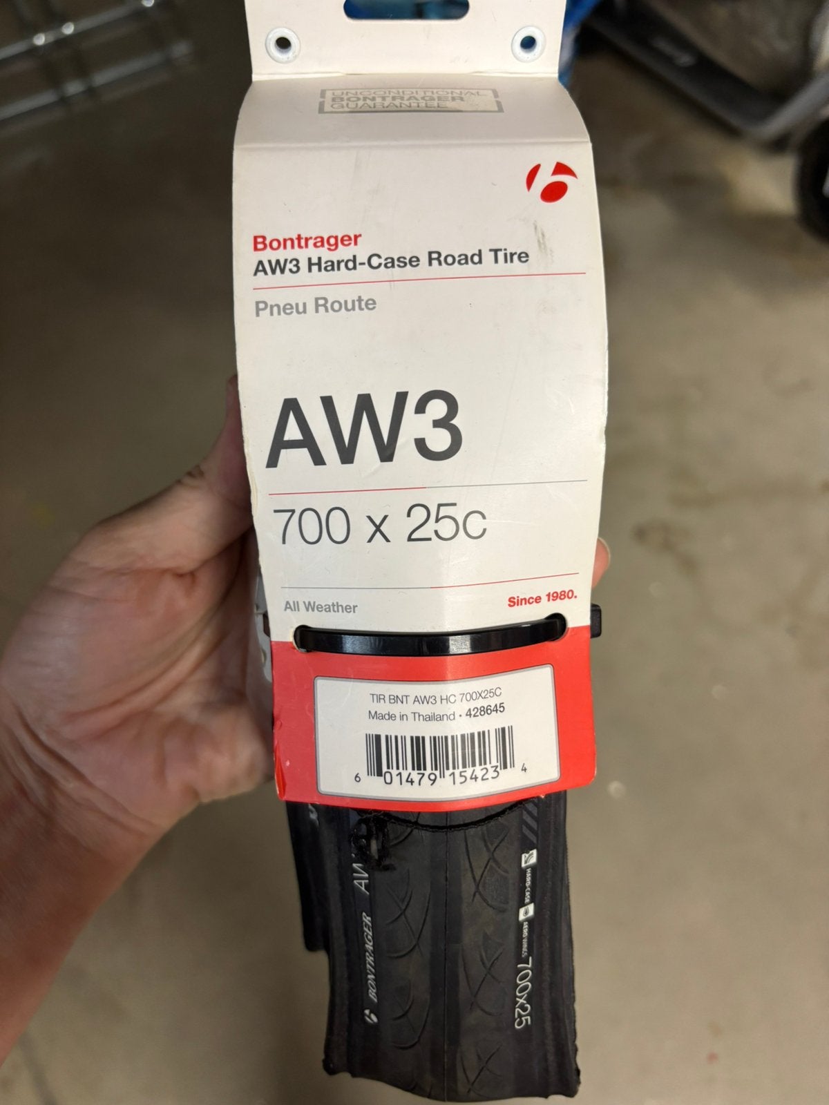 Bontrager AW3 Hard-Case Lite Road Tyres – 700  25c, Fietsen en Brommers, Ophalen of Verzenden, Nieuw, Band