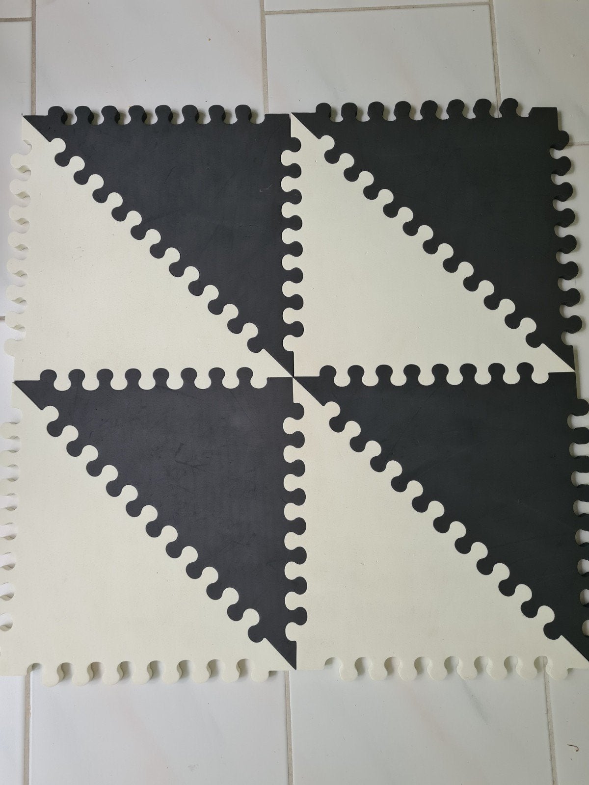 Carrelage de jeu/tapis de jeu noir et blanc, Enfants & Bébés, Jouets | Autre, Enlèvement