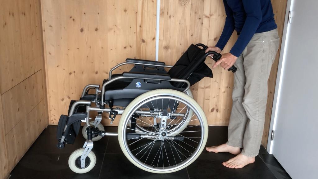 Roelstoel met 30 rugkanteling, Diversen, Rolstoelen, Zo goed als nieuw, Duwrolstoel, Inklapbaar, Ophalen