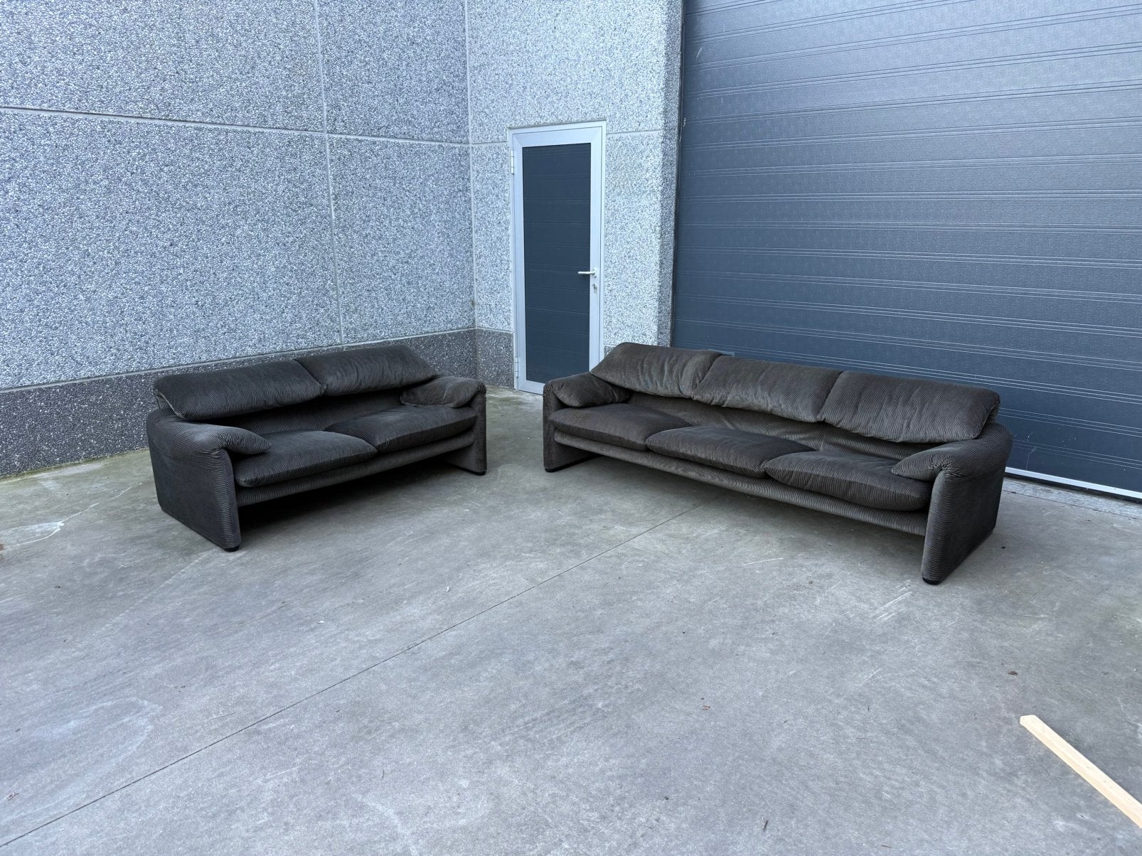 Cassina Maralunga 2-zit en 3-zit – grijze ribstof, Ophalen of Verzenden, Zo goed als nieuw, Stof, Vitra togo ligne sede artifort jori cassina italia fritz knoll