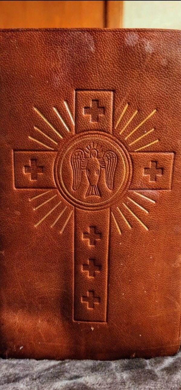 Vintage Brepols Dagmissaal in lederen hoes - Illus. Antoon M, Boeken, Godsdienst en Theologie, Gelezen, Christendom | Katholiek