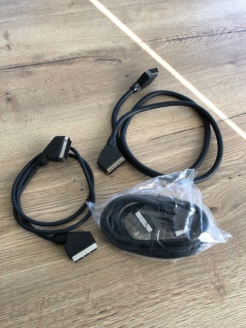 Scart - kabel ( 3 stuks ), Enlèvement ou Envoi, Comme neuf, Moins de 2 mètres, Câble péritel