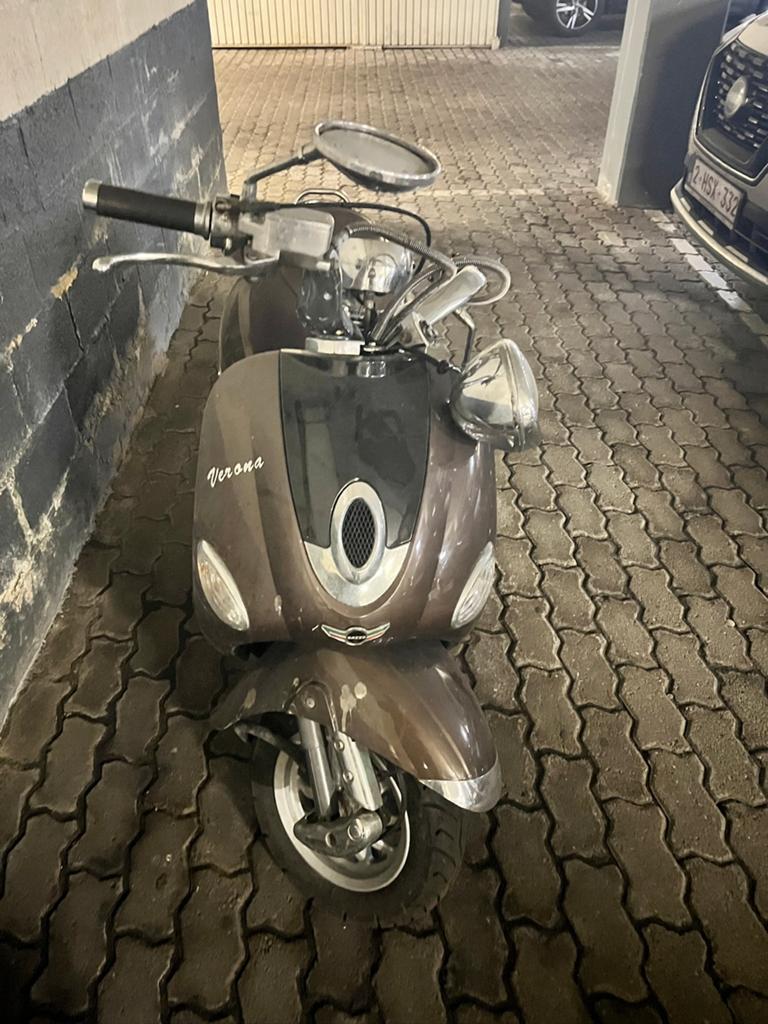 Razzo Verona 125cc bouwjaar 2015 , 830 km op de teller,, Ophalen, Zo goed als nieuw