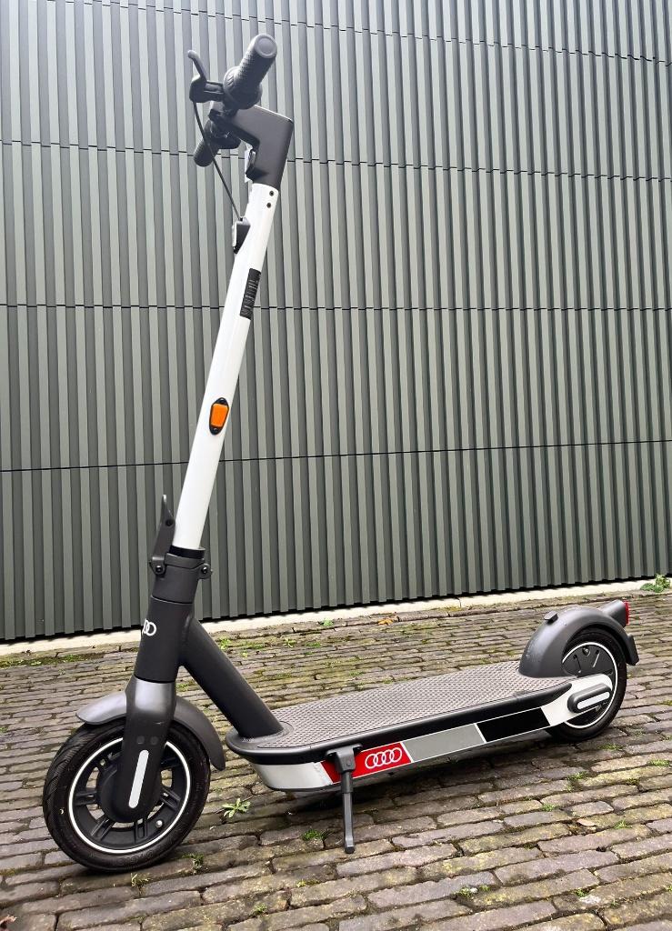 Audi elektrische step by Segway – Nooit gebruikt, Fietsen en Brommers, Ophalen, Nieuw, Elektrische step (E-scooter), Segway nineboth