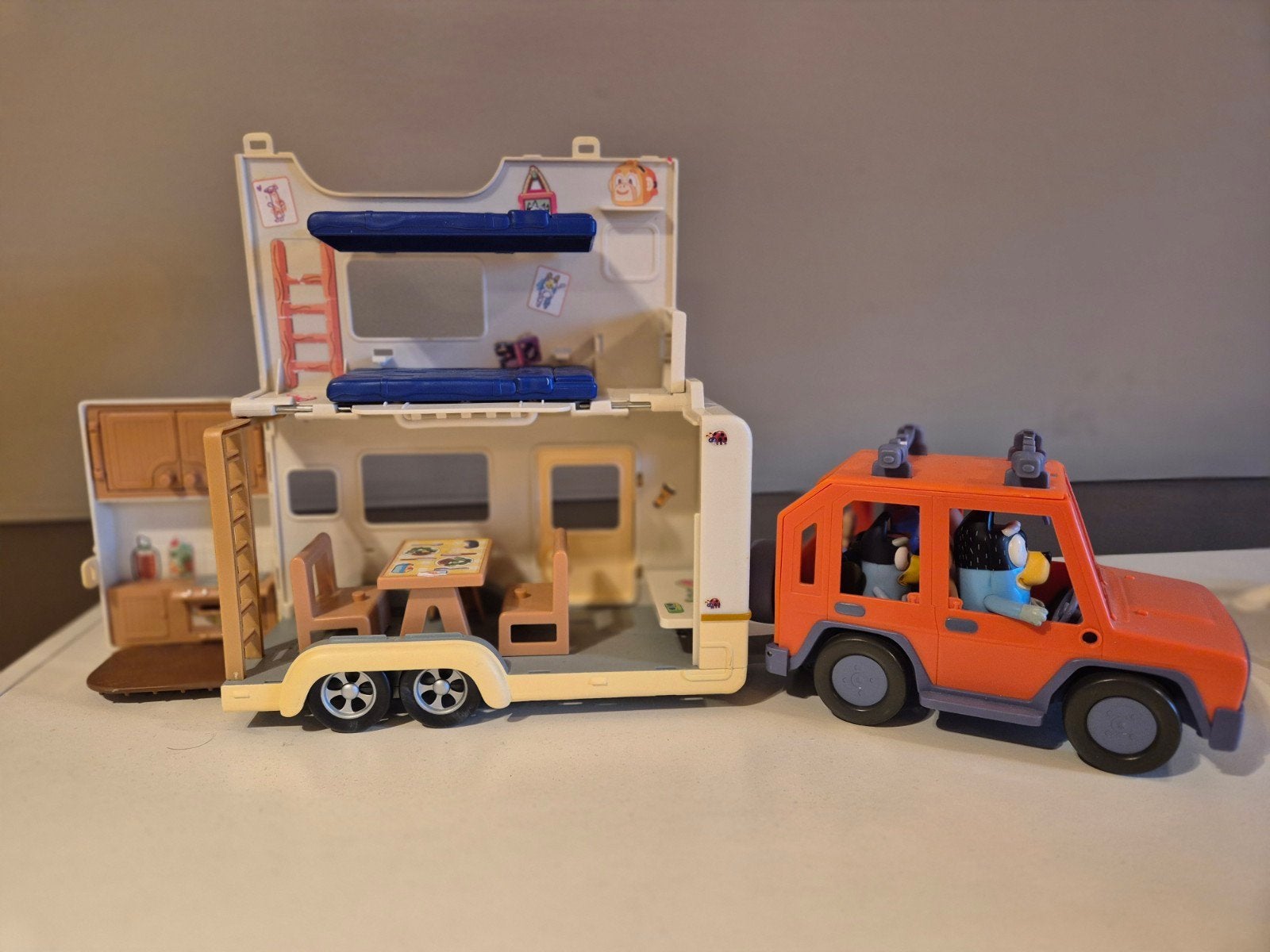 Bluey caravan, Ophalen