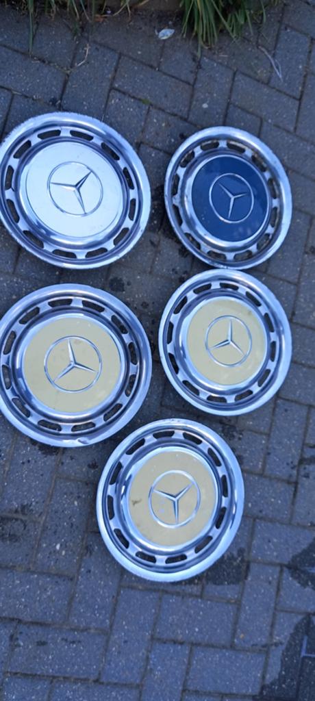 Wieldoppen Mercedes., Ophalen