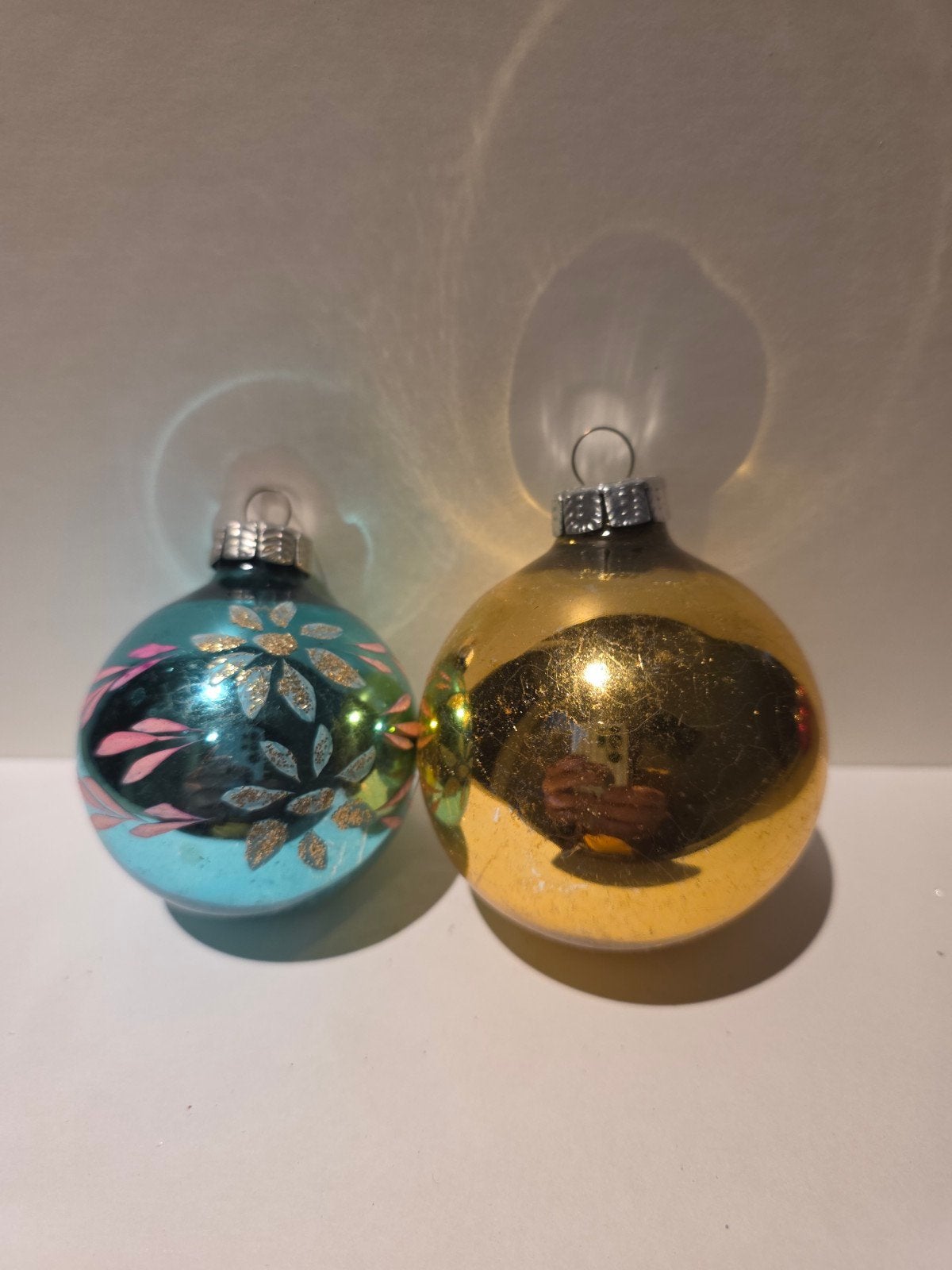 1 GDR en 1 vintage kerstbal, Diversen, Ophalen of Verzenden, Gebruikt