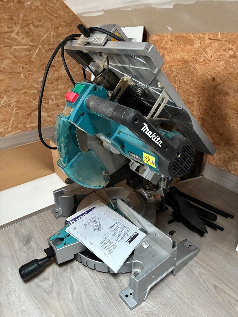 Makita afkortzaag, Doe-het-zelf en Bouw, Ophalen, Zo goed als nieuw, Afkortzaag