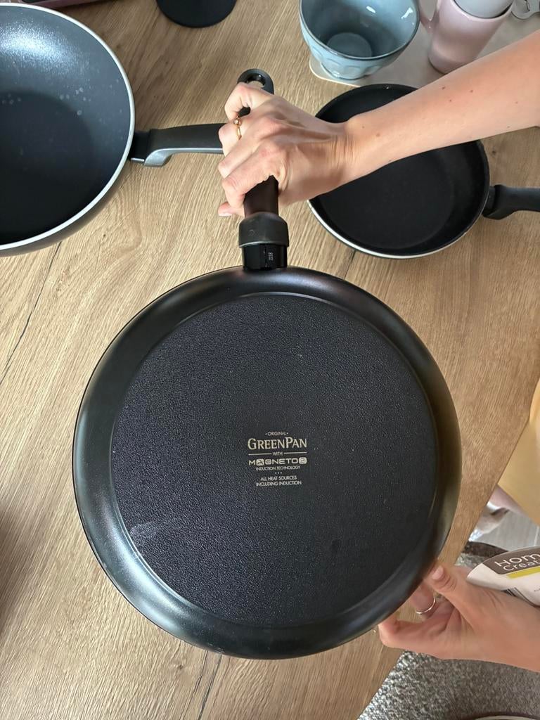 Greenpan Magneta 2 set, Huis en Inrichting, Ophalen of Verzenden, Zo goed als nieuw