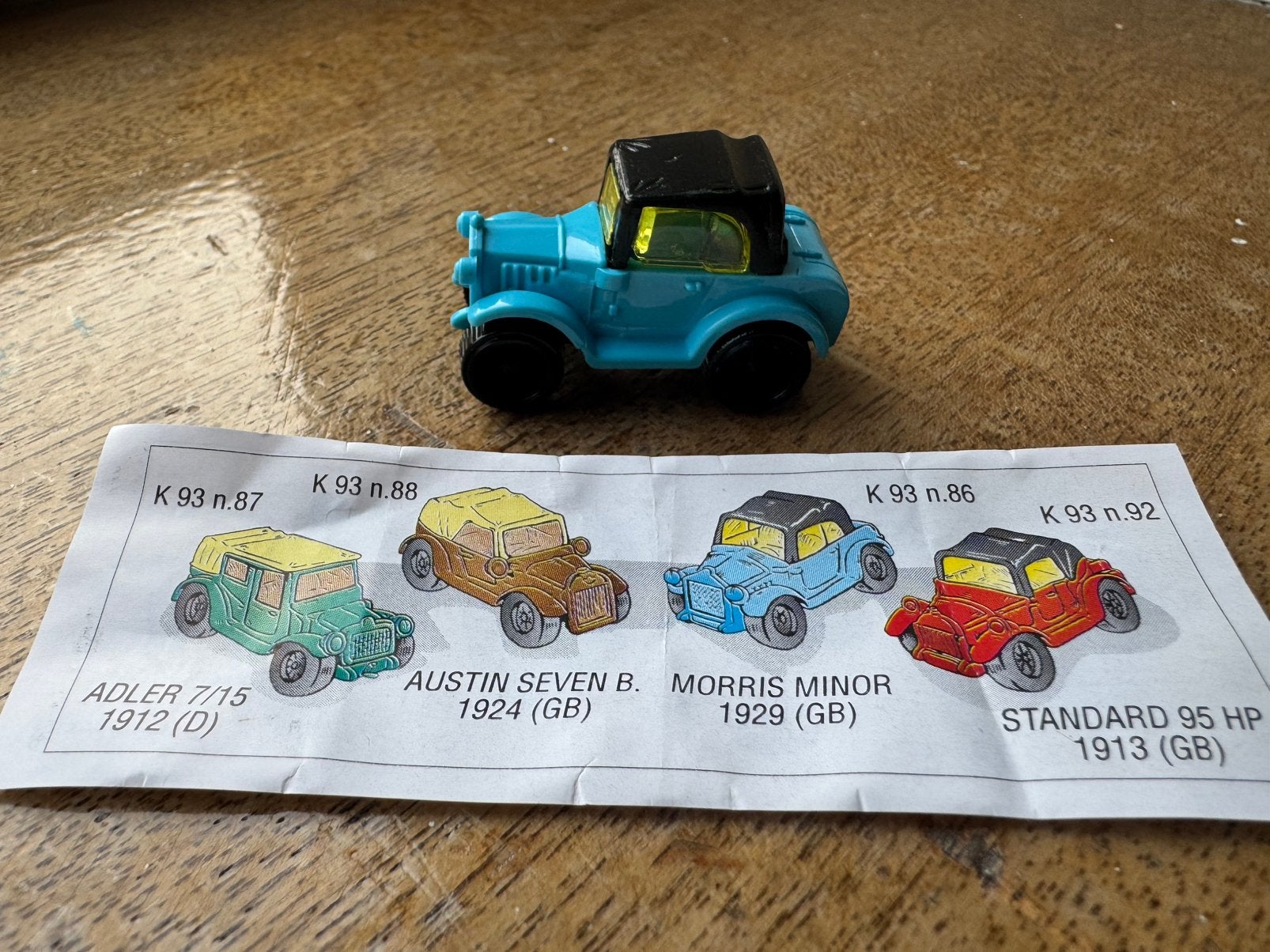 Verrassingseieren  miniatuur auto Morris Minor K93 nr 86, Verzamelen, Ophalen, Zo goed als nieuw