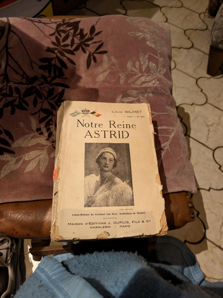 Notre reine Astrid, Ophalen of Verzenden, Gebruikt, Tijdschrift of Boek