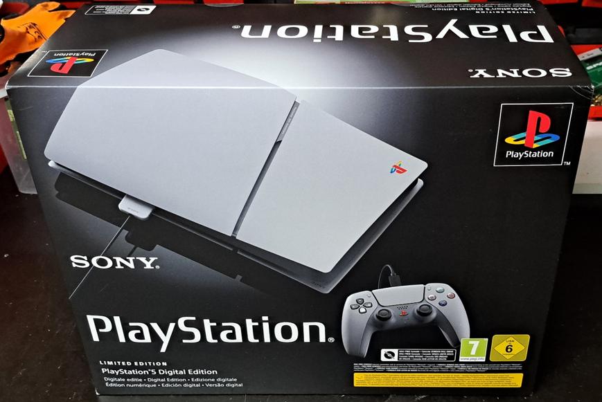 PLAYSTATION 5 Slim 30e verjaardag + „MINT” discspeler, Games en Spelcomputers, Ophalen of Verzenden, Nieuw, Vanaf 7 jaar