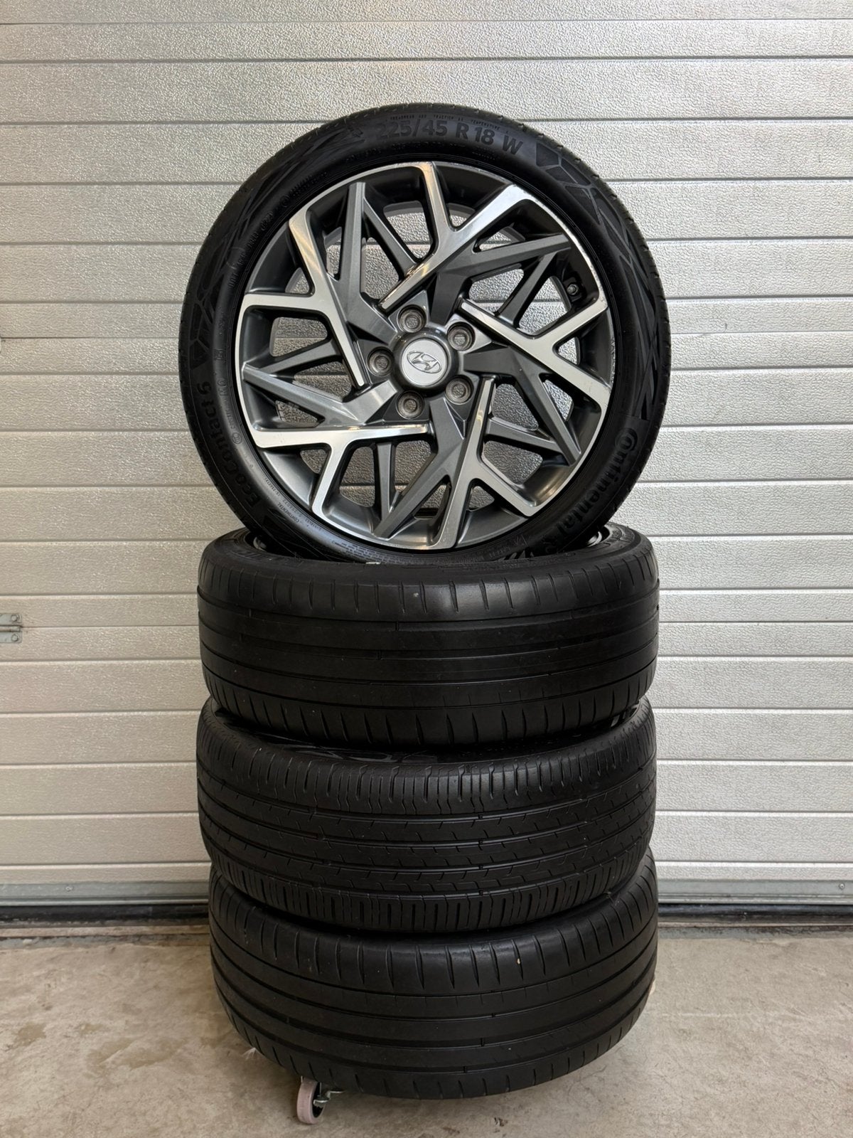 Banden en Velgen Hyundai KONA  225/45/R 18, Auto-onderdelen, Ophalen, 18 inch, Banden en Velgen, Personenwagen