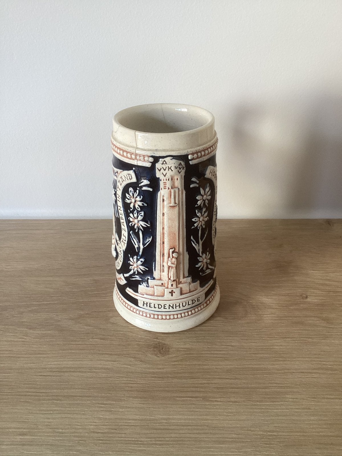 1957 ijzertoren ijzerbedevaart bierpot WO  soldaten AVV VVK, Antiek en Kunst, Antiek | Keramiek en Aardewerk, Ophalen of Verzenden
