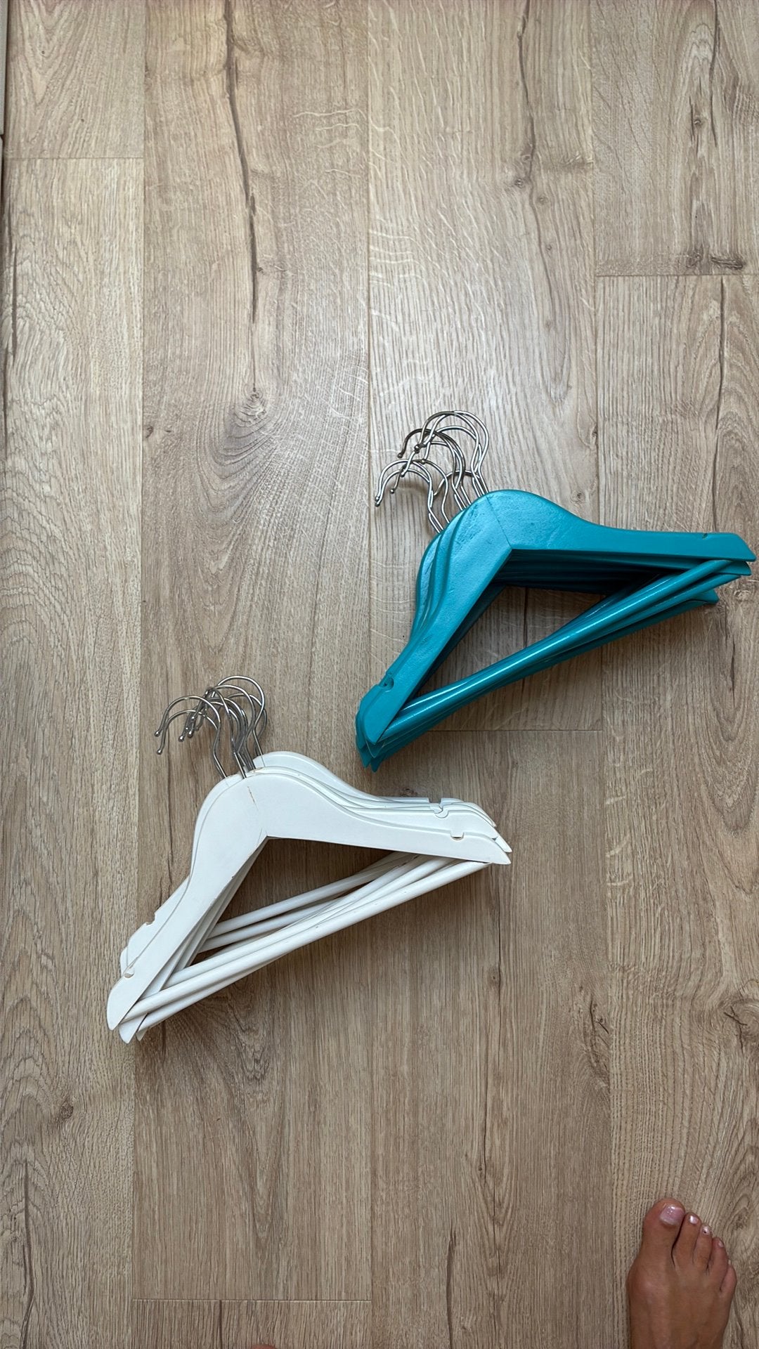 20 kinder kapstokken. 10 witte en 10 blauwe. Goede staat, Kleding | Dames, Kledinghangers, Ophalen of Verzenden, Zo goed als nieuw