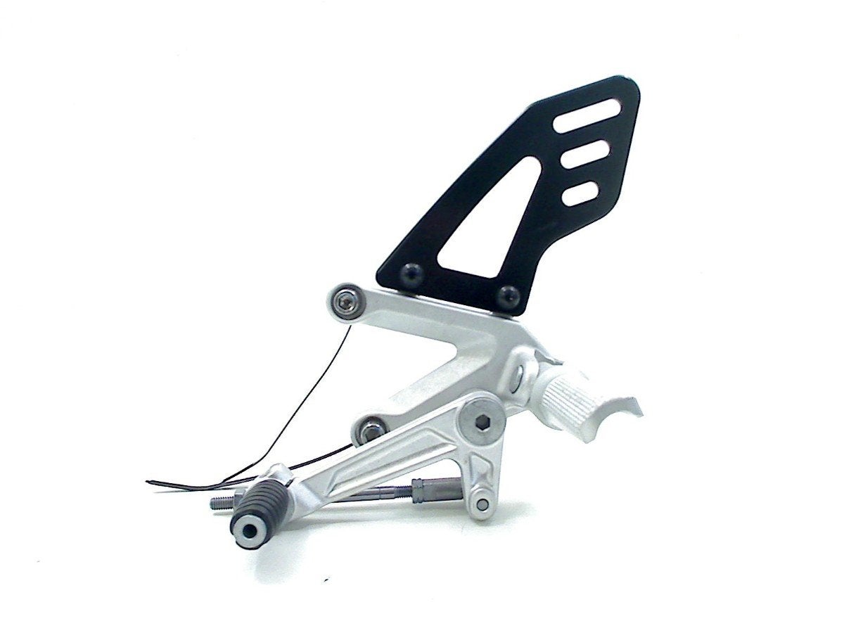 REPOSE PIEDS AVANT GAUCHE Aprilia RSV4 factory (01-1970/-), Motos, Dhr. S. di Majo, Utilisé, Info@cama-motorparts.nl, P.J. Troelstraweg 8 8
3144 CX  MAASSLUIS, NL