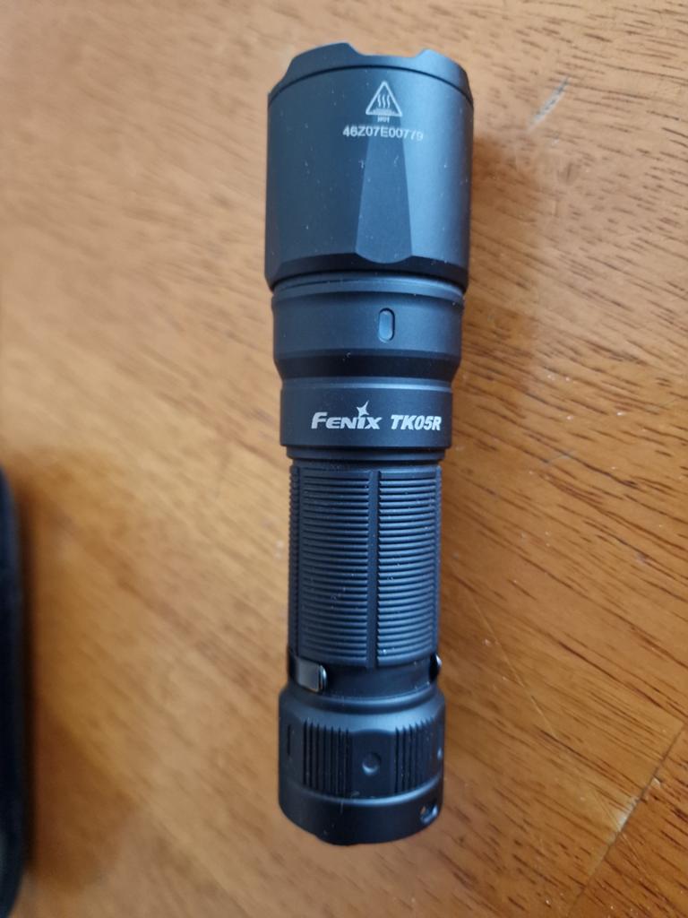 Fenix TK05R tactische / edc zaklamp, Ophalen of Verzenden