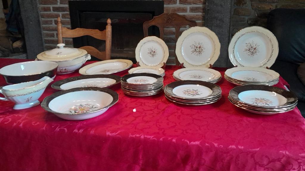 Vaisselle l Amandinoise (Clématite et anciennes fleurs), Antiek en Kunst, Antiek | Servies los