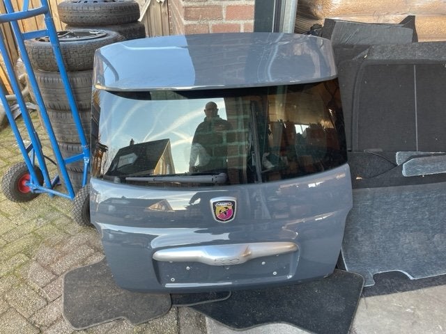 ACHTERKLEP 735A Abarth 500 / 595 / 695 (01-2008/-), Taurusavenue 1
2132 LS  Hoofddorp, NL, Webaccessibility@stellantis.com, Gebruikt