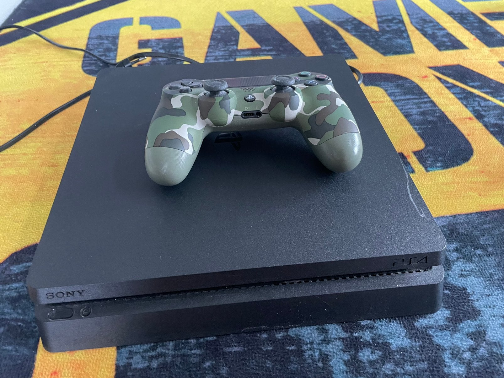 Playsation 4 plus controller, Consoles de jeu & Jeux vidéo, Consoles de jeu | Sony PlayStation 4, Enlèvement, Comme neuf
