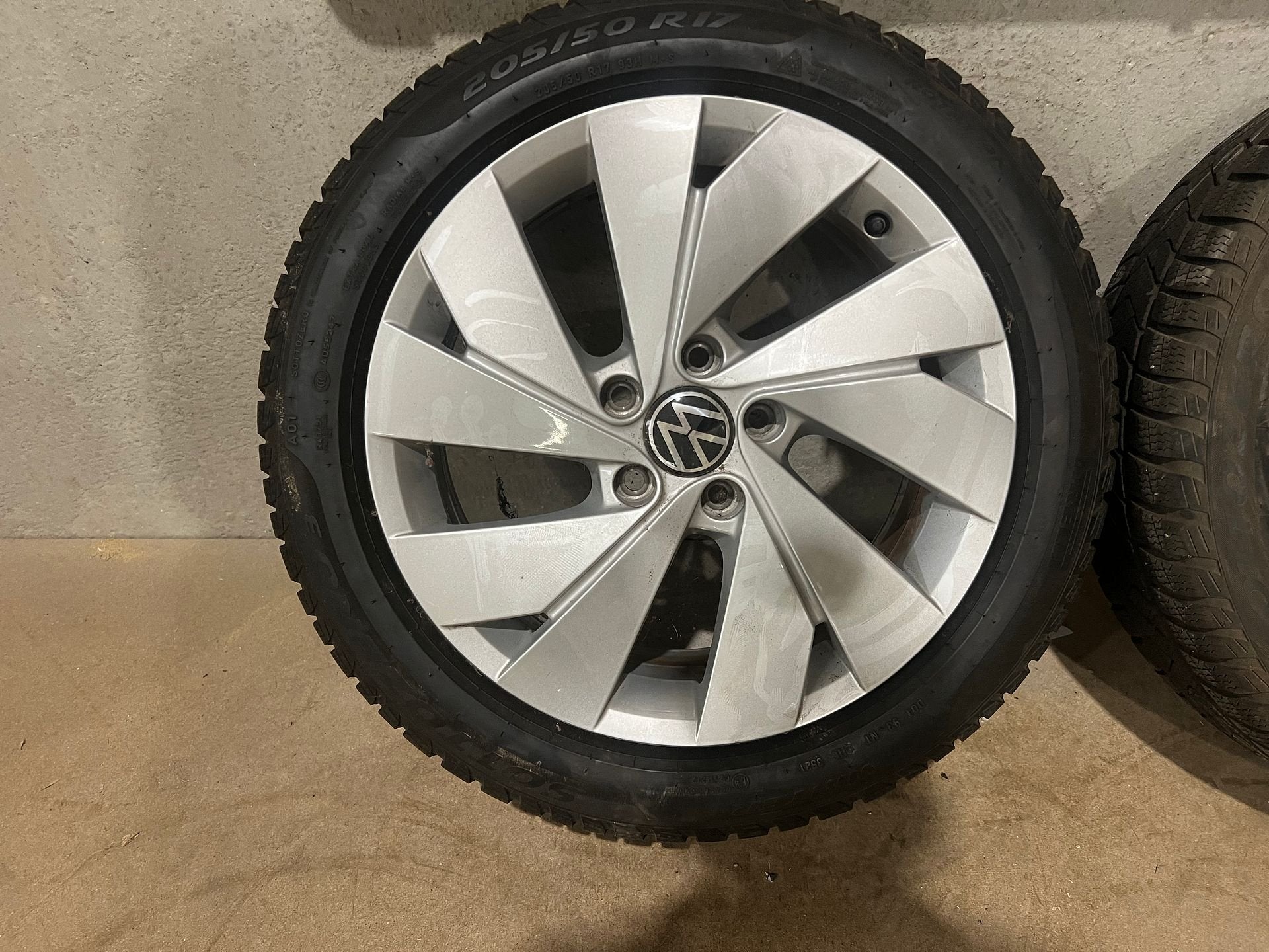 complete winterset Volkswagen golf 205/50R17 93H 4-5mm, Autos : Pièces & Accessoires, Pneus et Jantes, Pneus hiver, -, Véhicule de tourisme