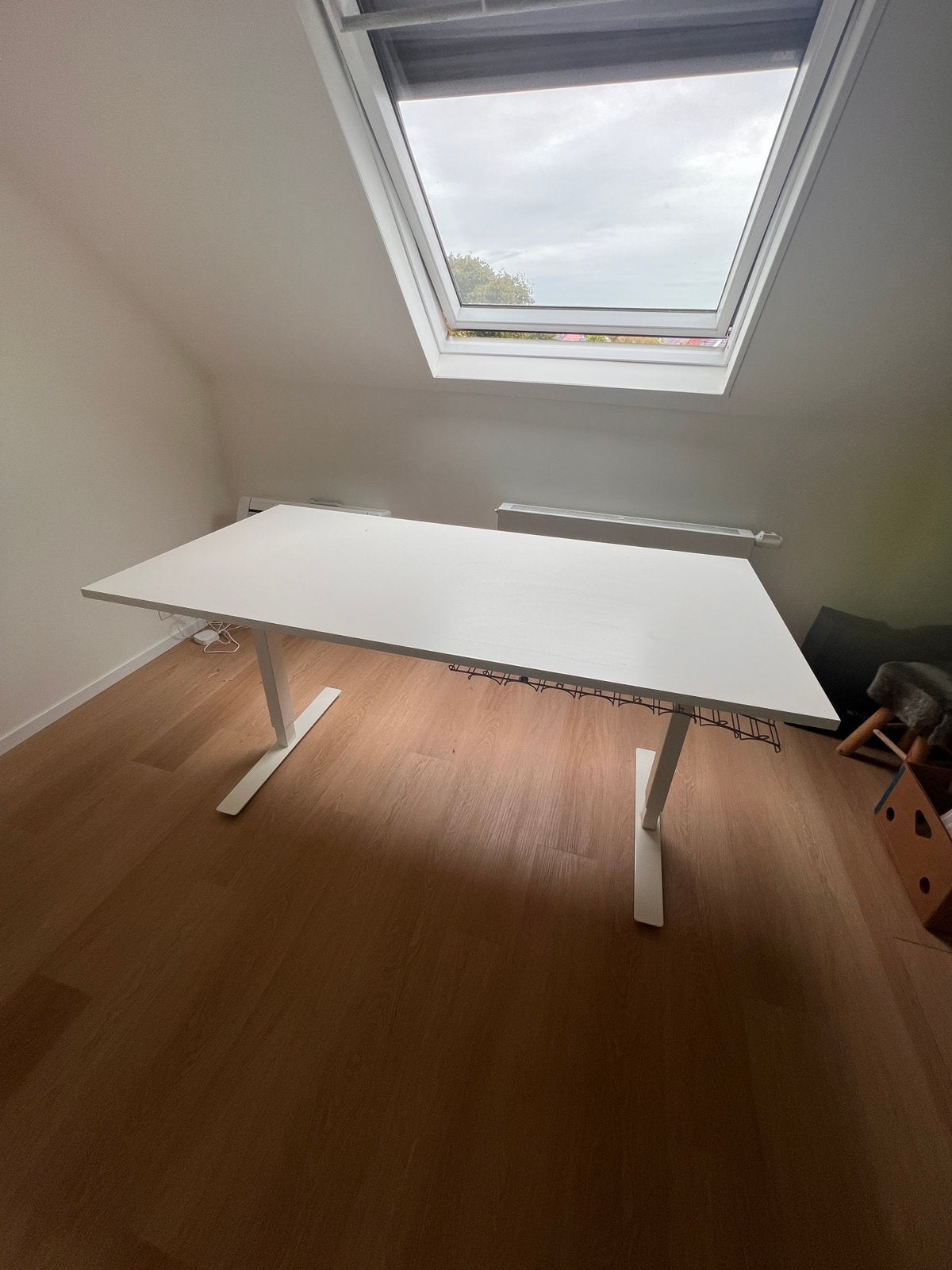 Witte bureau ikea - verstelbare hoogte, Ophalen, Zit-sta bureau, 160 cm, Hout