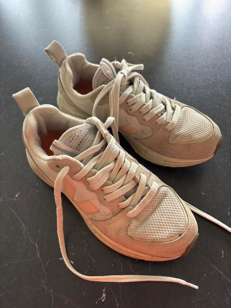 Veja creme maat 37, Beige, Ophalen of Verzenden, Sneakers, Gedragen