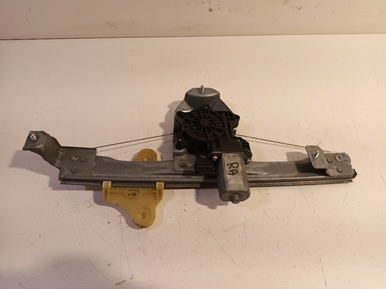 Raammechaniek elektrisch rechts achter Renault Captur, Onderdelen@venauto.nl, Van der Ven Autorecycling B.V., Ettenseweg 76, 4706 PB Roosendaal, The Netherlands