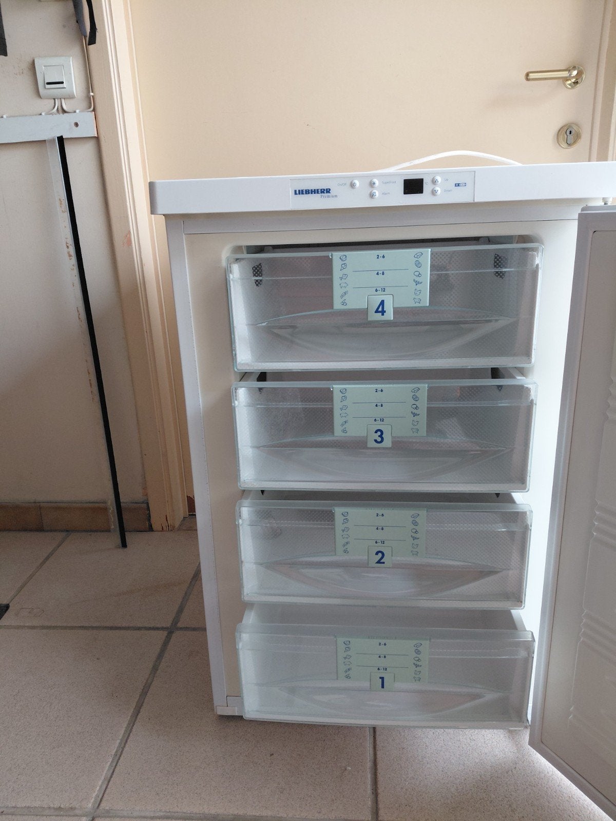 Diepvries te koop, Elektronische apparatuur, Vriezers en Diepvrieskisten, Gebruikt, Minder dan 85 cm, Ophalen, Vrieskast