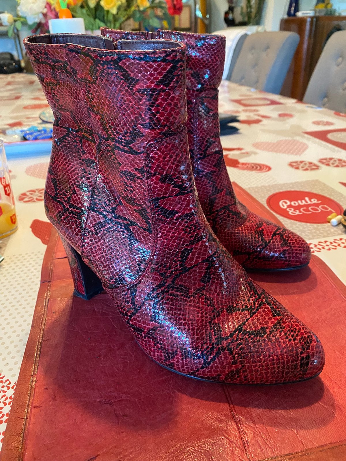 Belle paire de bottine. Faut crocodile rouge.p.40., Rouge, Enlèvement ou Envoi, Comme neuf, Boots et Botinnes