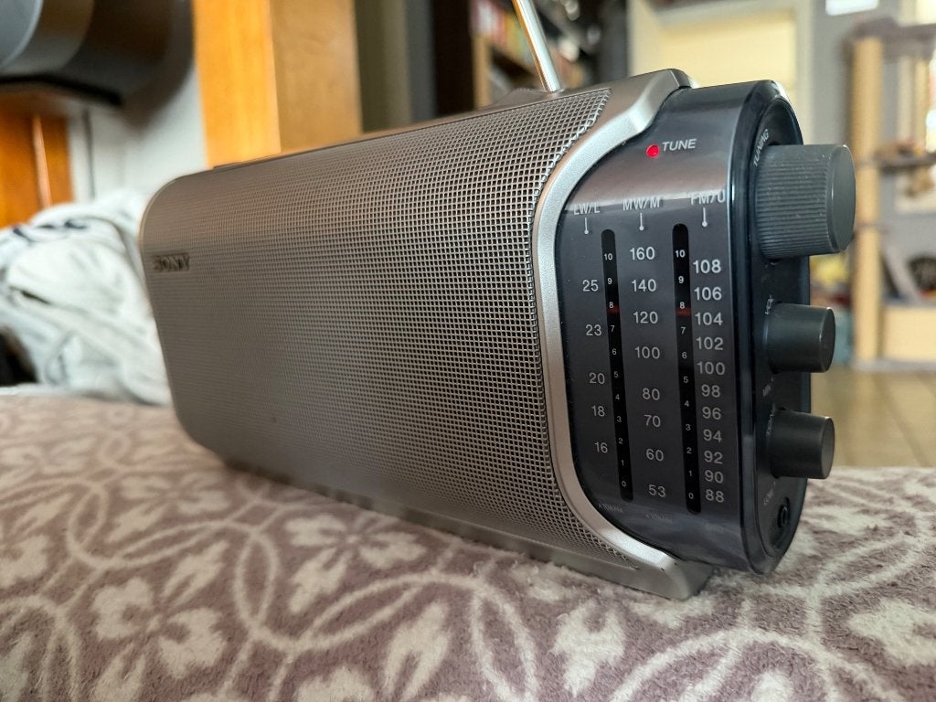 Sony ICF-704L, Ophalen, Radio