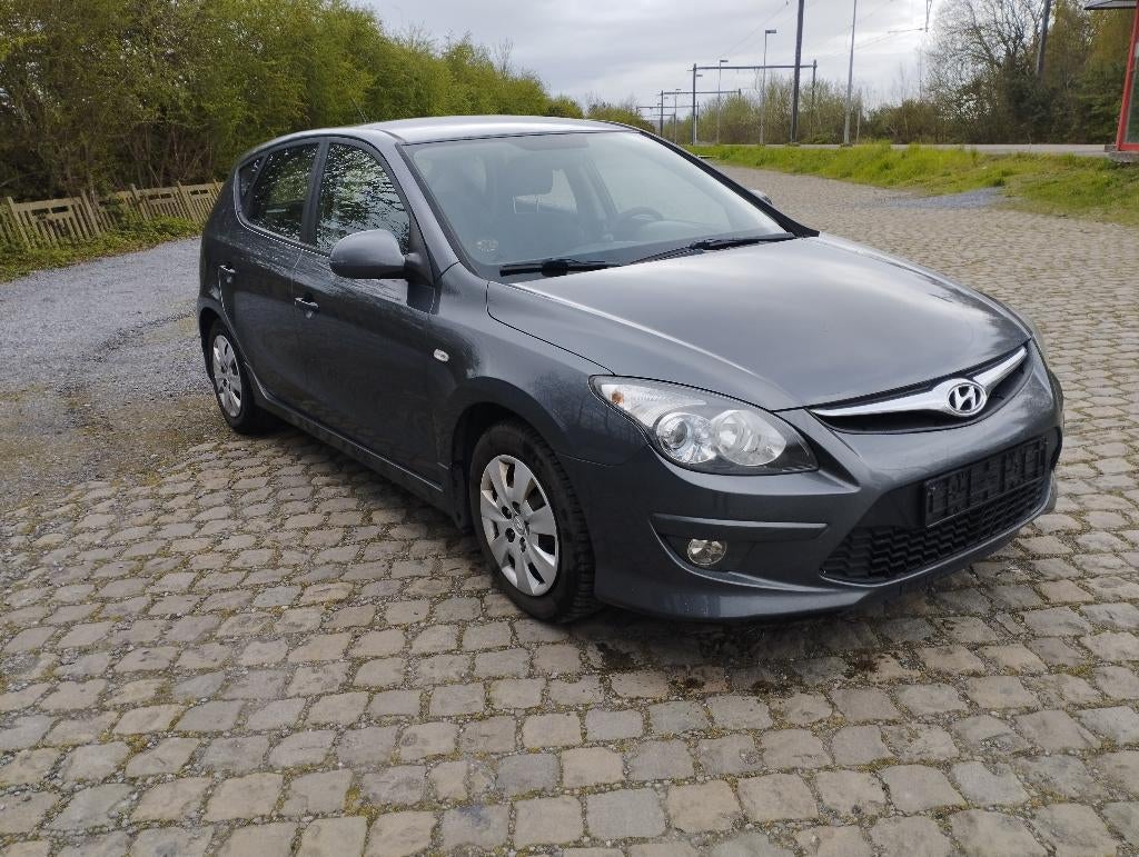 Hyundai i30 1ere main, Autos, Hyundai, Argent ou Gris, USB, Boîte manuelle, Entretenue par le concessionnaire