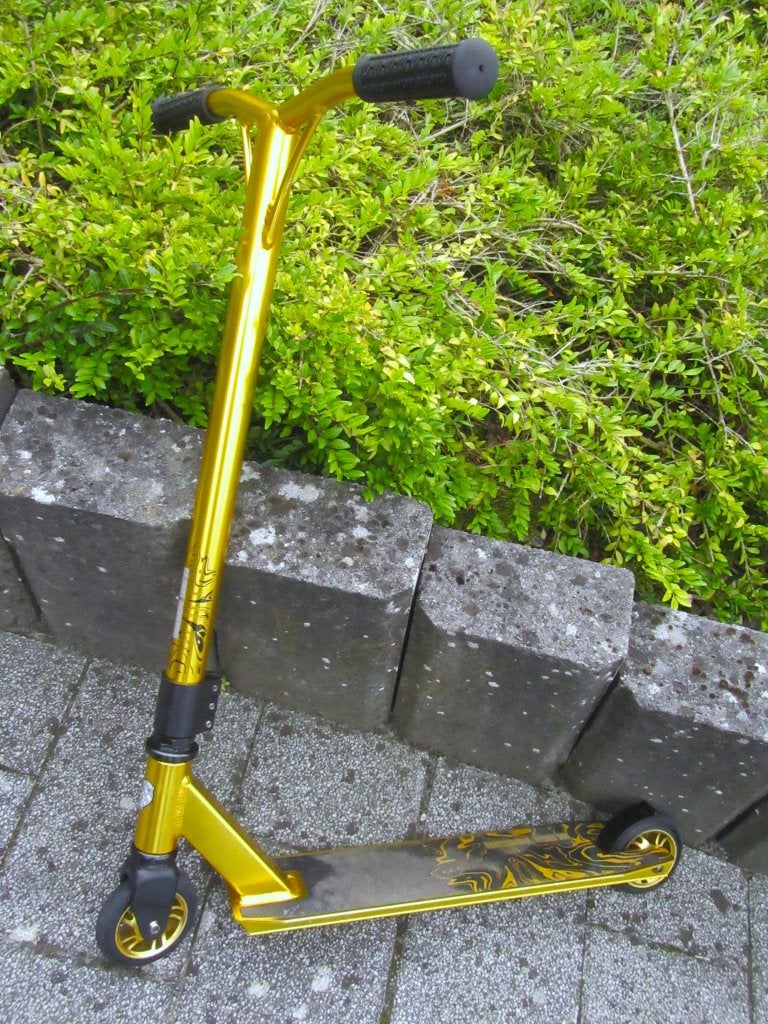 Black Dragon Stuntstep Liquid Gold Goud/Zwart 83 cm, Fietsen en Brommers, Steps, Gebruikt, Gewone step, Ophalen of Verzenden