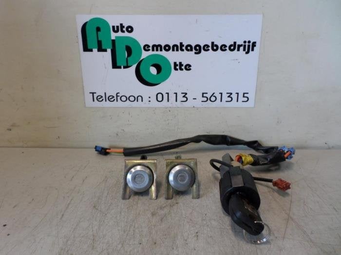 Serrure de contact + clé d'un Peugeot 206, Autos : Pièces & Accessoires, -, 3 mois de garantie, Utilisé, -