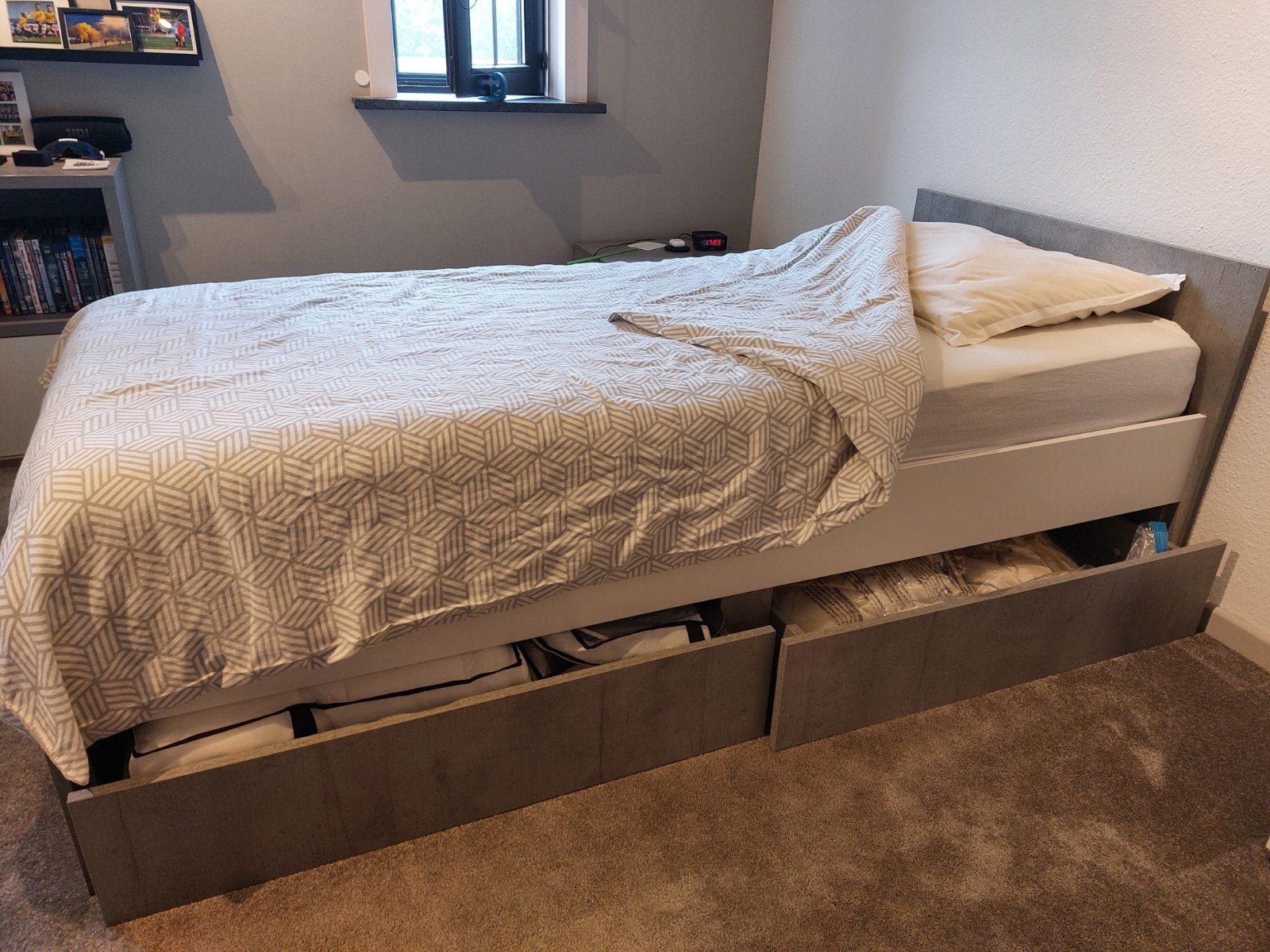 Billund bed 90/200 met matras en lattenbodem, Ophalen, 90 cm, Eenpersoons, Zo goed als nieuw