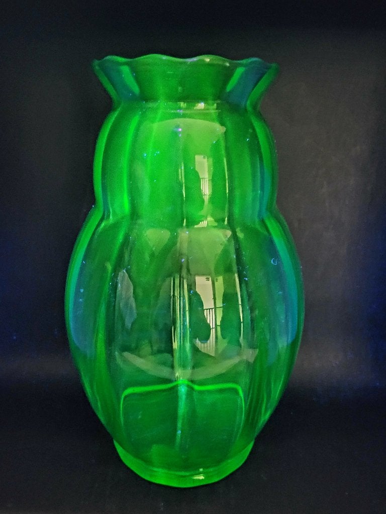 doyen vaas uranium glas, Antiek en Kunst, Ophalen