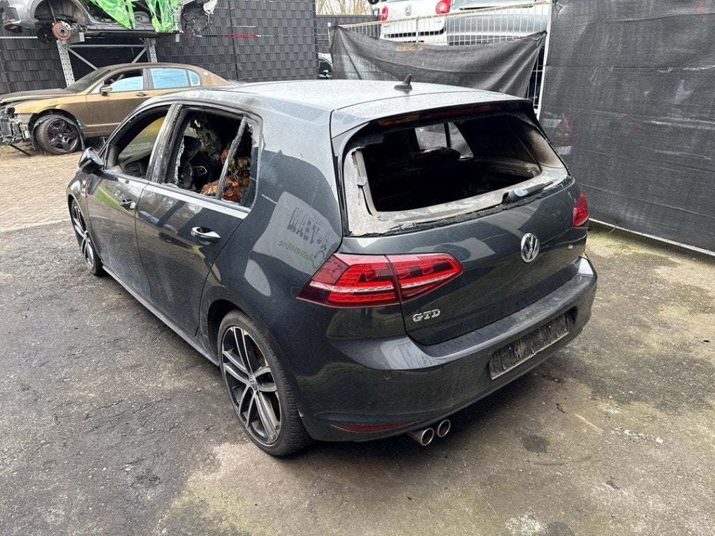 HAYON ARRIÈRE / MALLE Volkswagen Golf VII (AUA), Autos : Pièces & Accessoires, Utilisé, Volkswagen, Haillon arrière