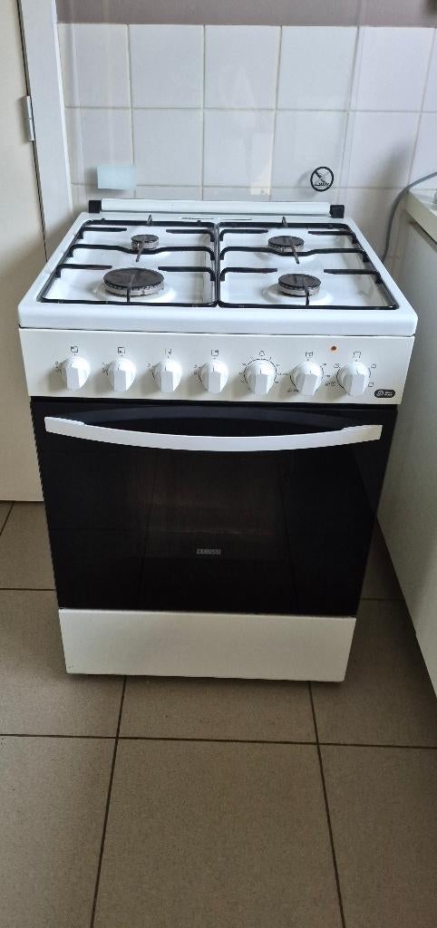 fornuis zanussi, Ophalen, Gebruikt, Gas, 4 kookzones