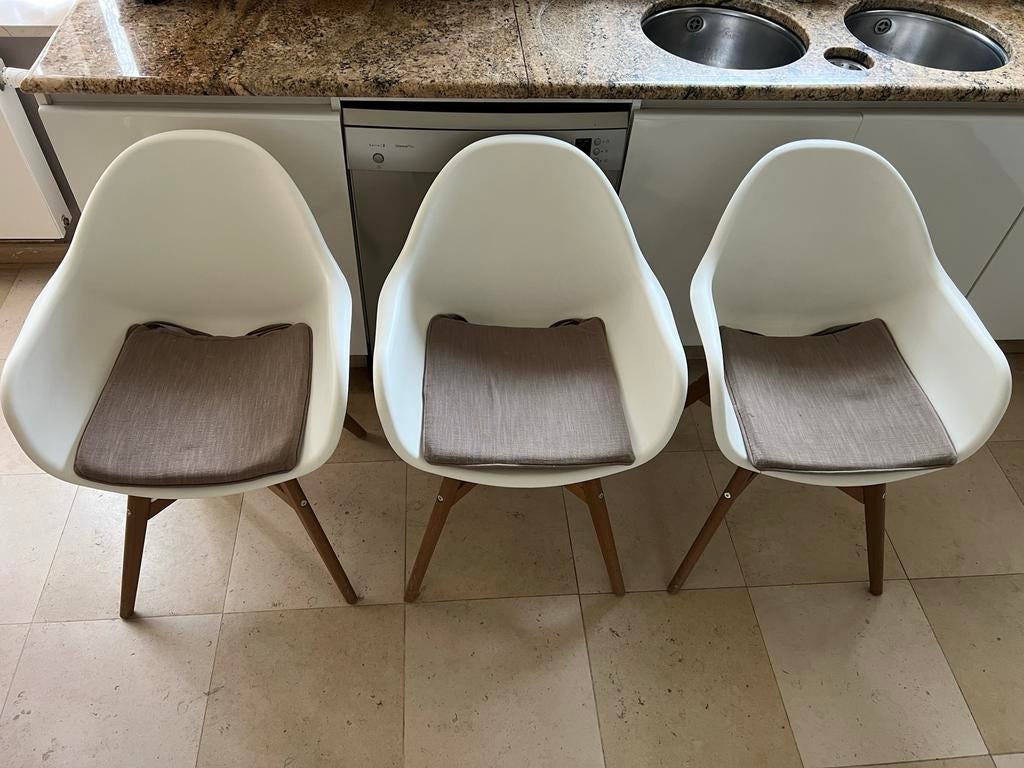 3 Eames Plastic Armchair stoelen, Huis en Inrichting, Stoelen, Ophalen, Zo goed als nieuw