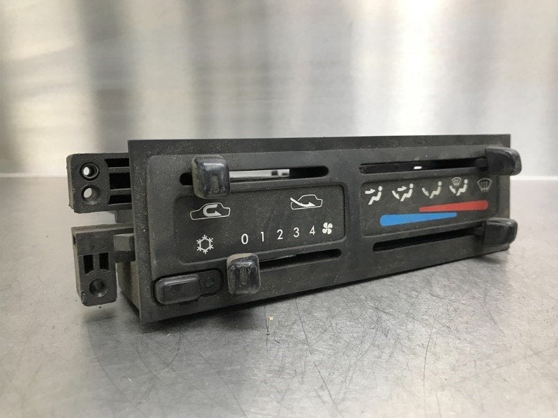 PANNEAU DE COMMANDE CHAUFFAGE CLIMATISATION Vanette (C23), Utilisé, Nissan