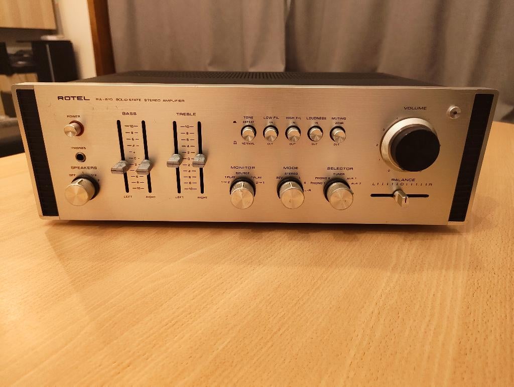 Amplificateur Rotel RA-810, Audio, Tv en Foto, Overige merken, Gebruikt, Ophalen of Verzenden, Minder dan 60 watt